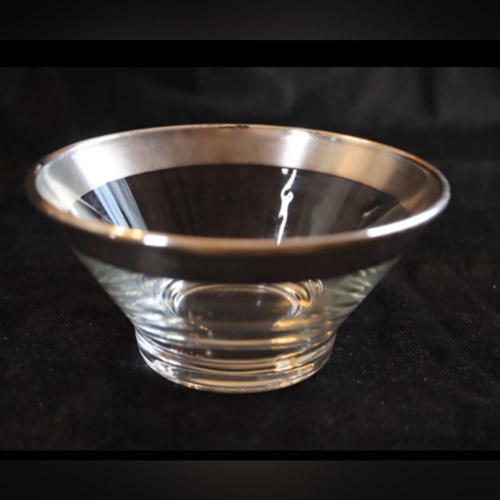 Vintage Dorothy Thorpe Silver Banded Soup, Dessert, Fruit, 5.25” Diameter